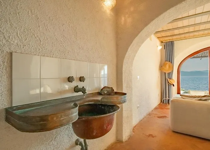 Punta Morcone Villa *